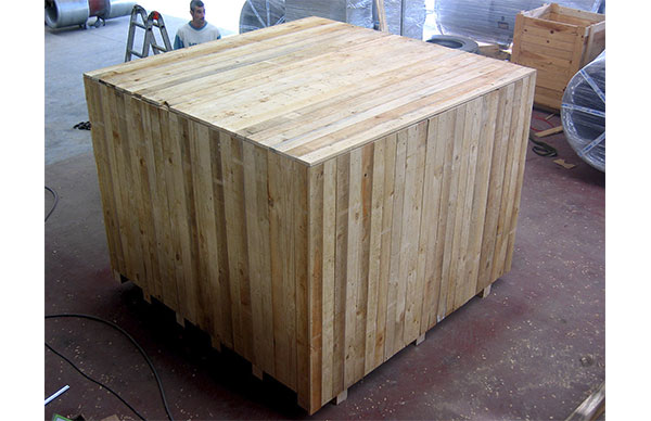 Cajas de madera reforzadas para gran volumen y tonelaje.